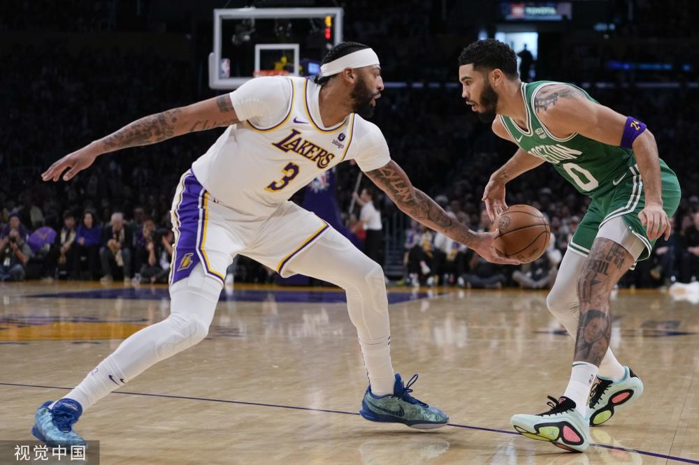 也在更衣室 也在更衣室