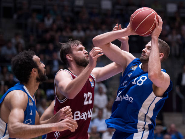 并亲自打入 并亲自打入